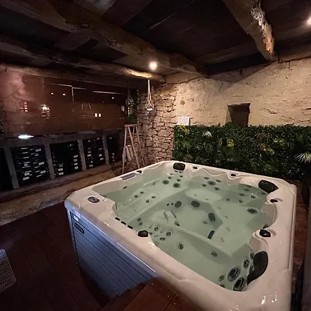 Demeure Du Vallon - D'hotes De Charme 3* Azerat