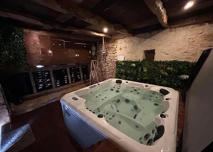 Demeure Du Vallon - D'hotes De Charme 3* Azerat